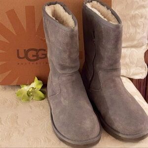 UGG New In Box Women’s Pierce Leather Zip Sheepskin Boots Taupe Gray Size 7